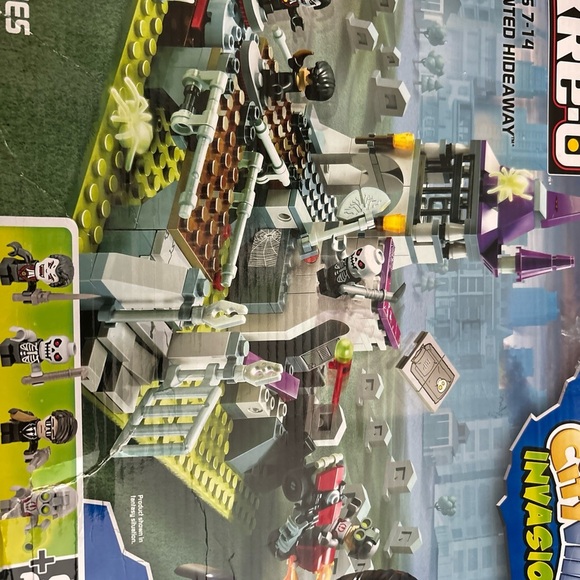 Kre-O A3247 Haunted Hideaway CityVille Invasion Vampires Zombies Halloween - Picture 2 of 6